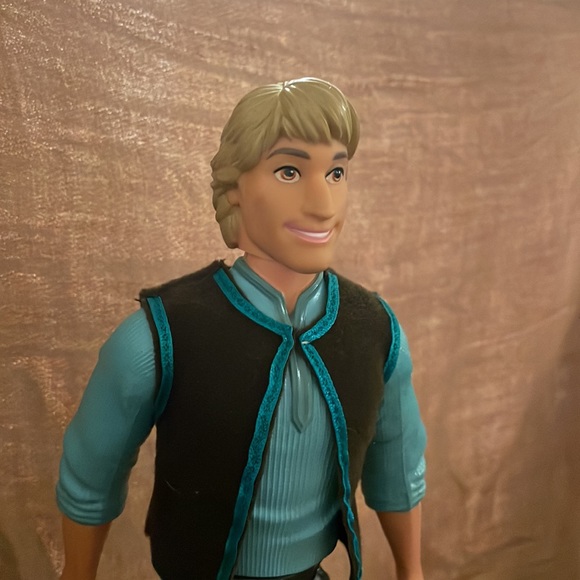 Frozen dolls bundle set
Kristoff, Elsa, and Sven are all different sizes - Picture 3 of 5